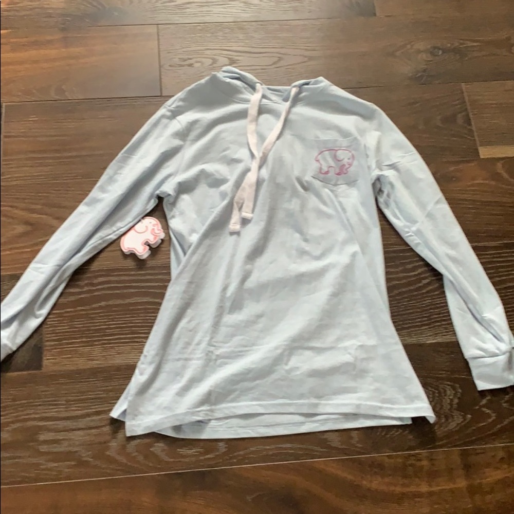Long sleeve light blue long sleeve shirt